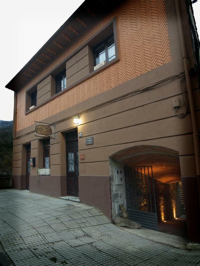 El Sumiciu Guest House Mieres  Bagian luar foto